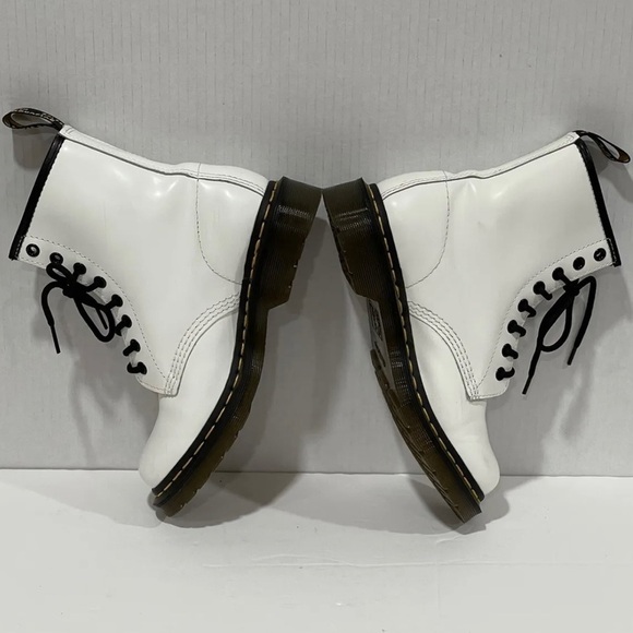 DR. MARTENS 1460 (11821) SMOOTH LEATHER LACE UP BOOTS WHITE SIZE - 6 .US/37 .EU - Picture 7 of 12